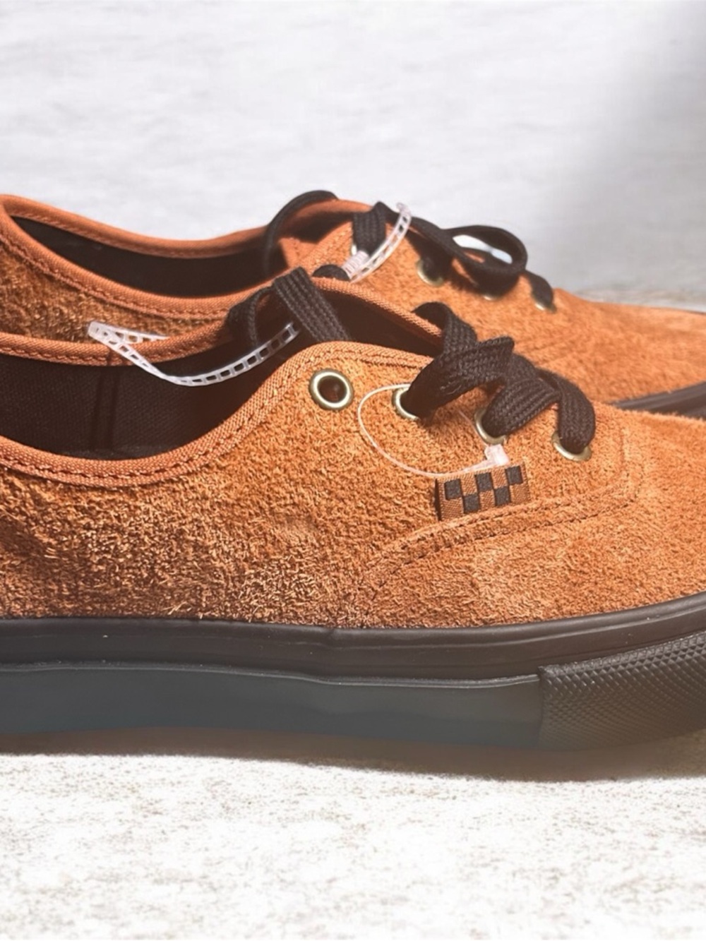 Vans Tan Suede Low-Top Sneakers with Black Accents Men’s 6, Woman’s 7.5 NWOT - Picture 2 of 5